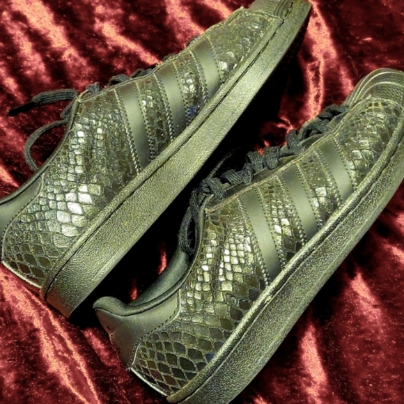 EUC Adidas Snakeskin all black Superstars - Picture 4 of 6